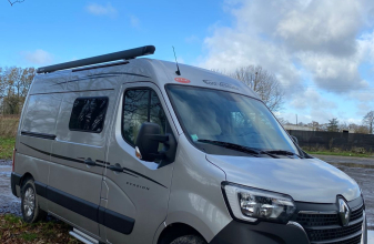 RENAULT FONT VENDOME EVASION image