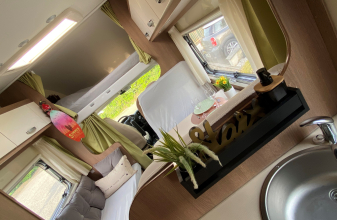  MC LOUIS GLAMYS image