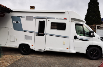 Fiat PILOTE P696 image