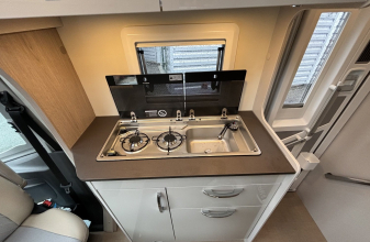 Ford BURSTNER Lineo T 700 image