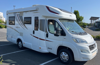 Mac Louis MC4 830 avec salon arrière image