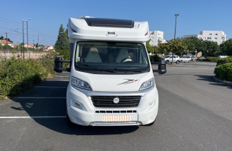 Mac Louis MC4 830 avec salon arrière image